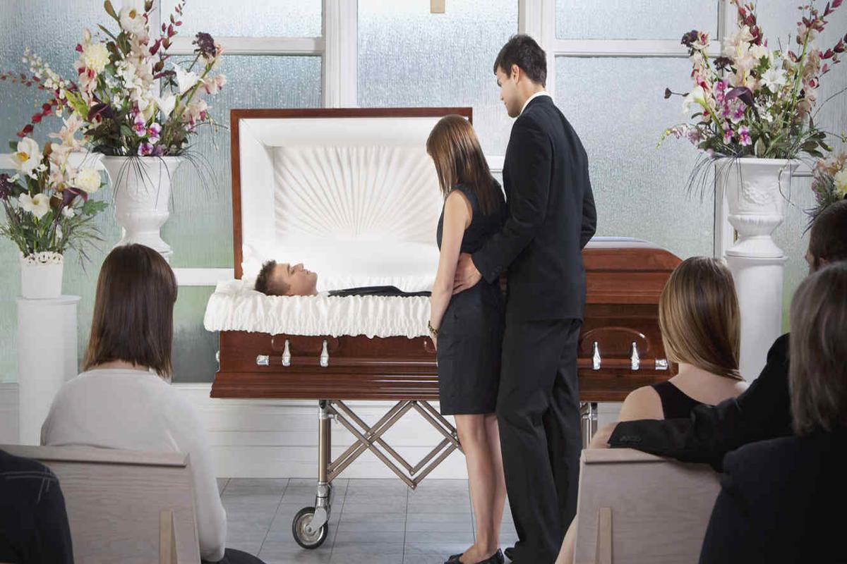 Lo que no debes hacer en un funeral - Funeraria Inmemoria