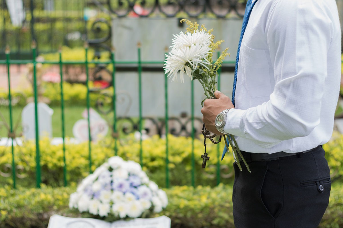 ¿Por qué conviene contratar servicios funerarios a futuro?