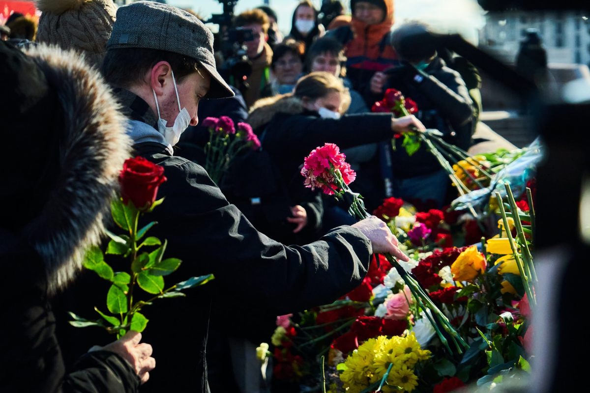 ¿Qué mensajes poner en las coronas funerarias?