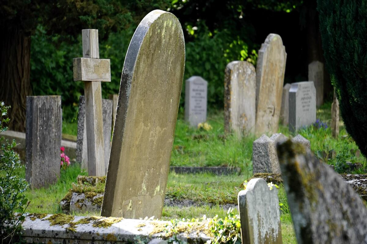 Frases para lápidas de cementerio: Conoce recordadas oraciones